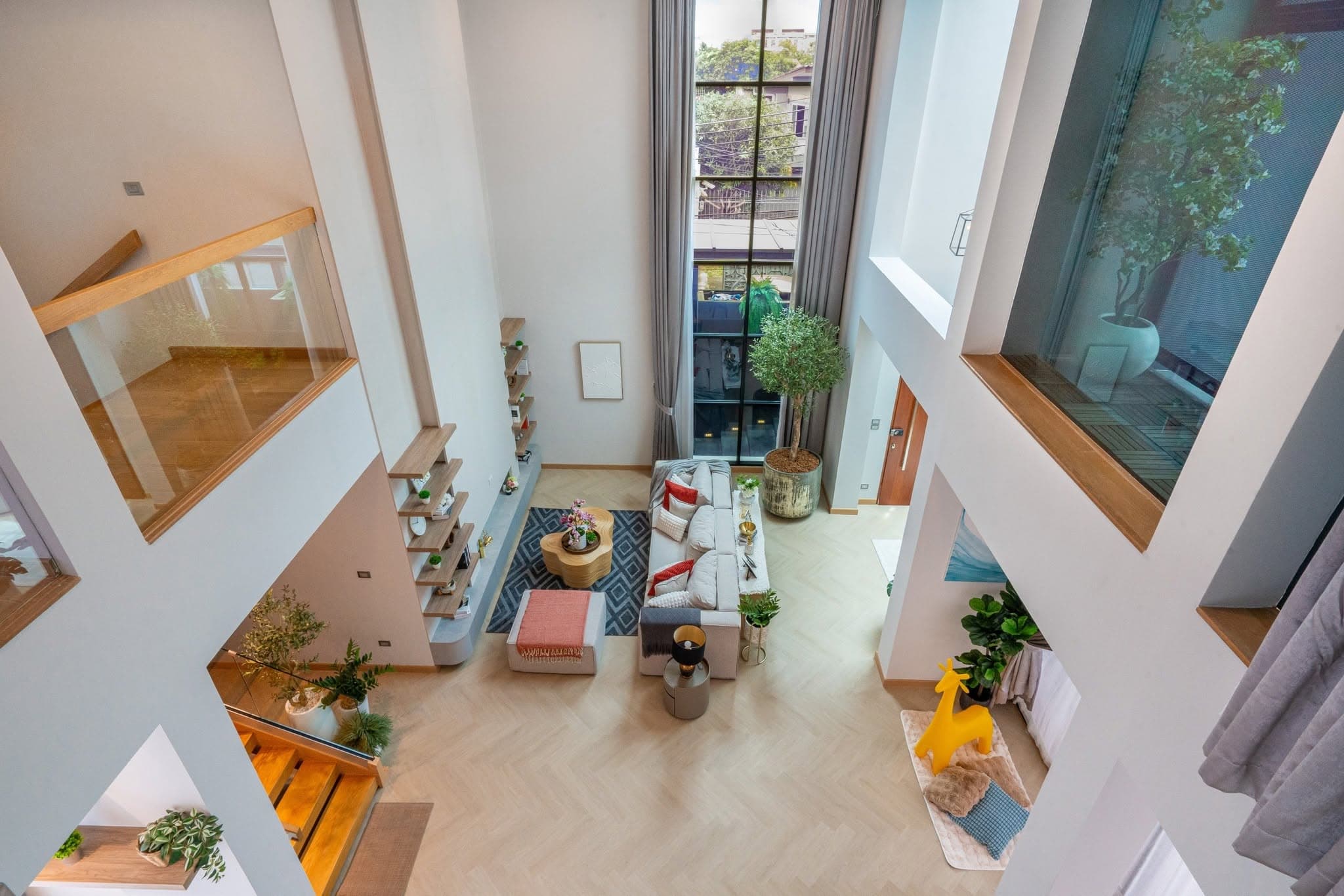 Mezzanine overlooking the double-height void