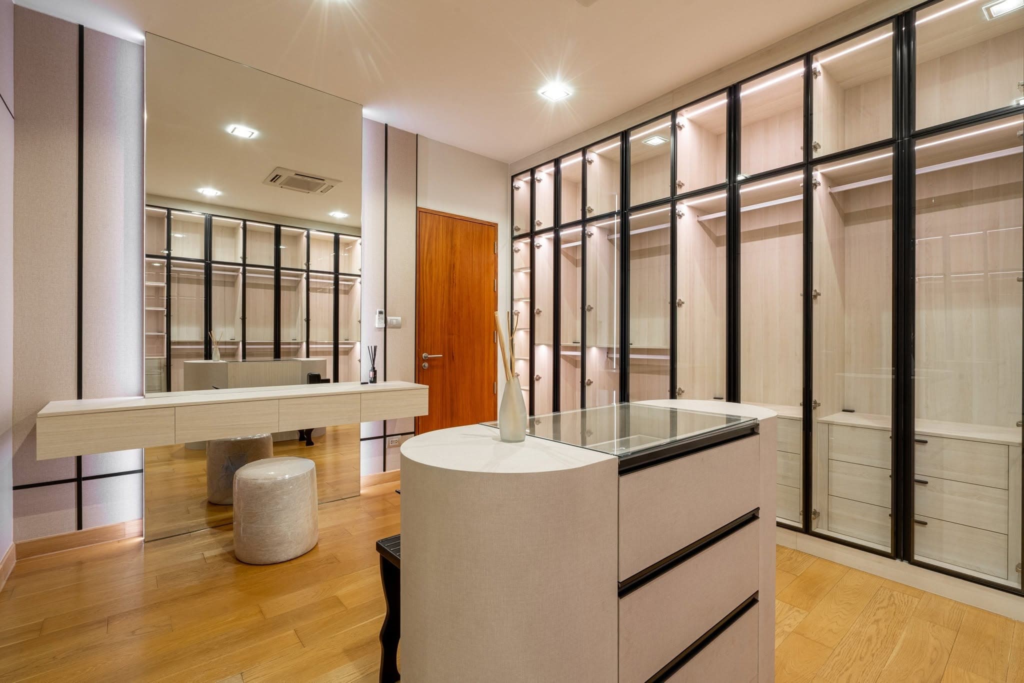 Dressing room with central island